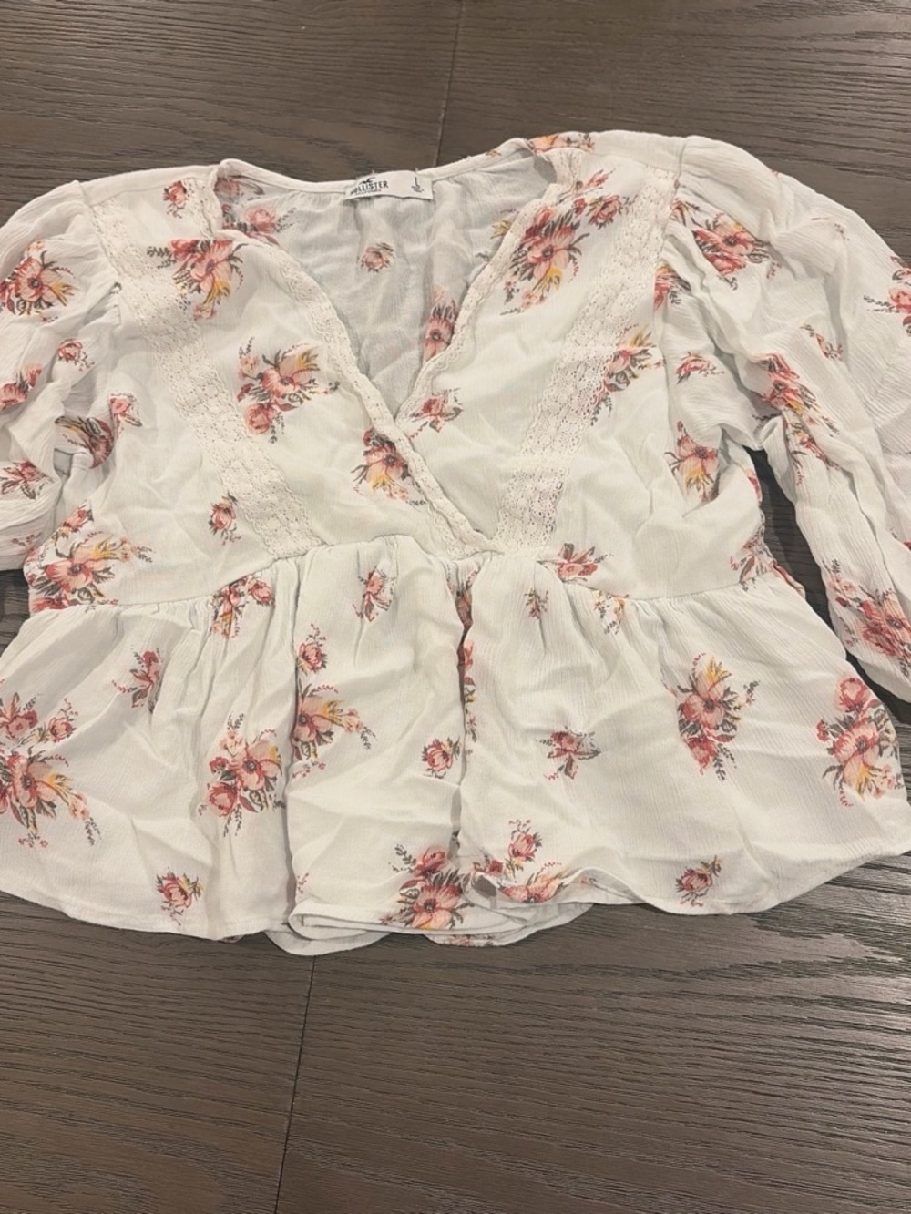 Hollister Women’s White Floral V-Neck Peplum Blouse